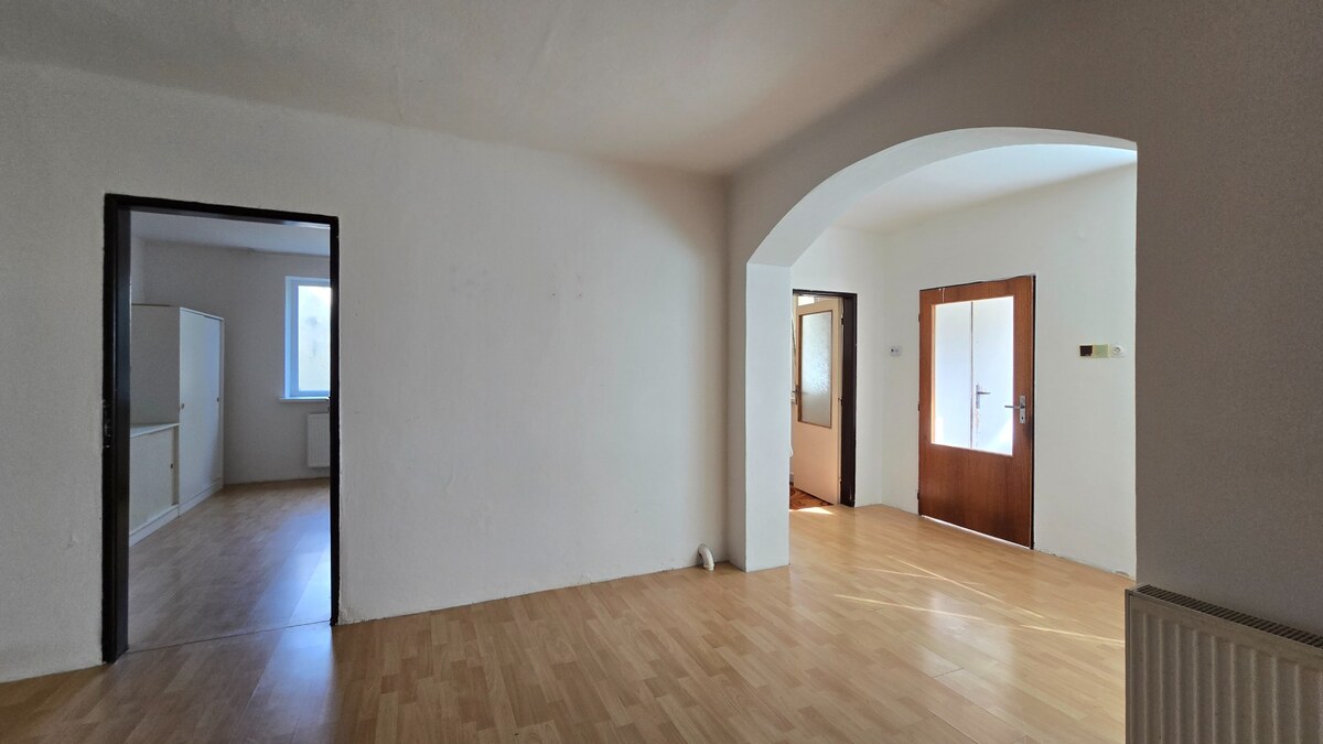 NOVINKA! Rodinný dom s veľkorysým pozemkom 923 m², garážou – Dubovany — foto 14