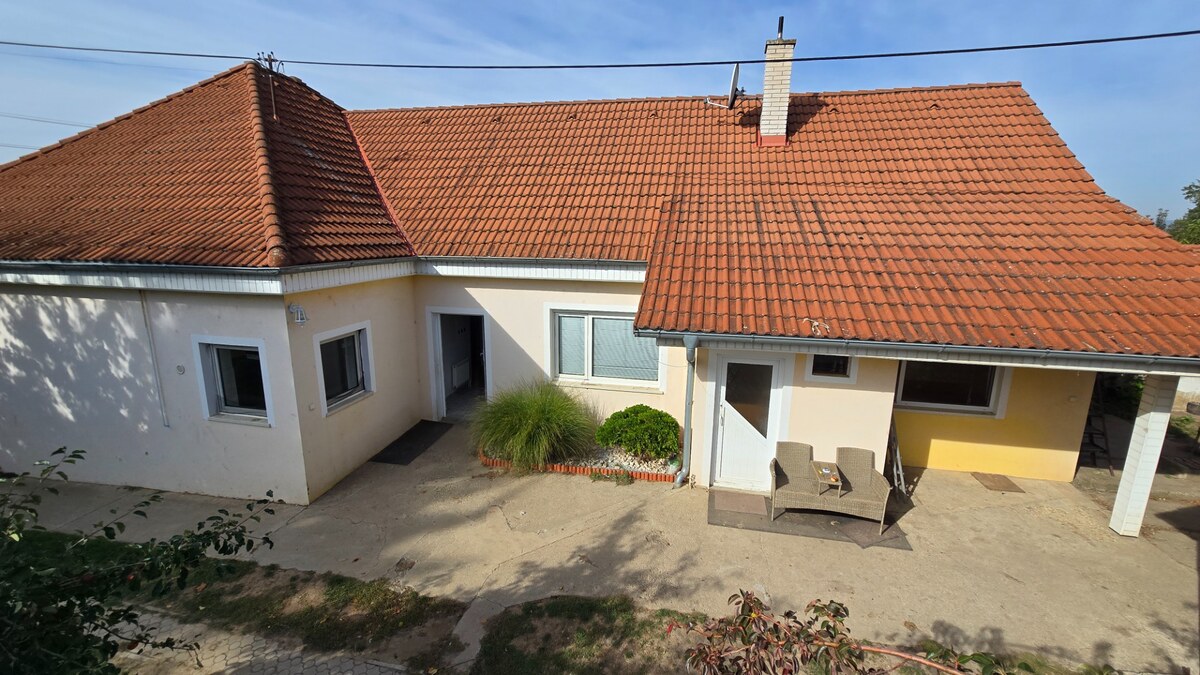 NOVINKA! Rodinný dom s veľkorysým pozemkom 923 m², garážou – Dubovany — foto 4