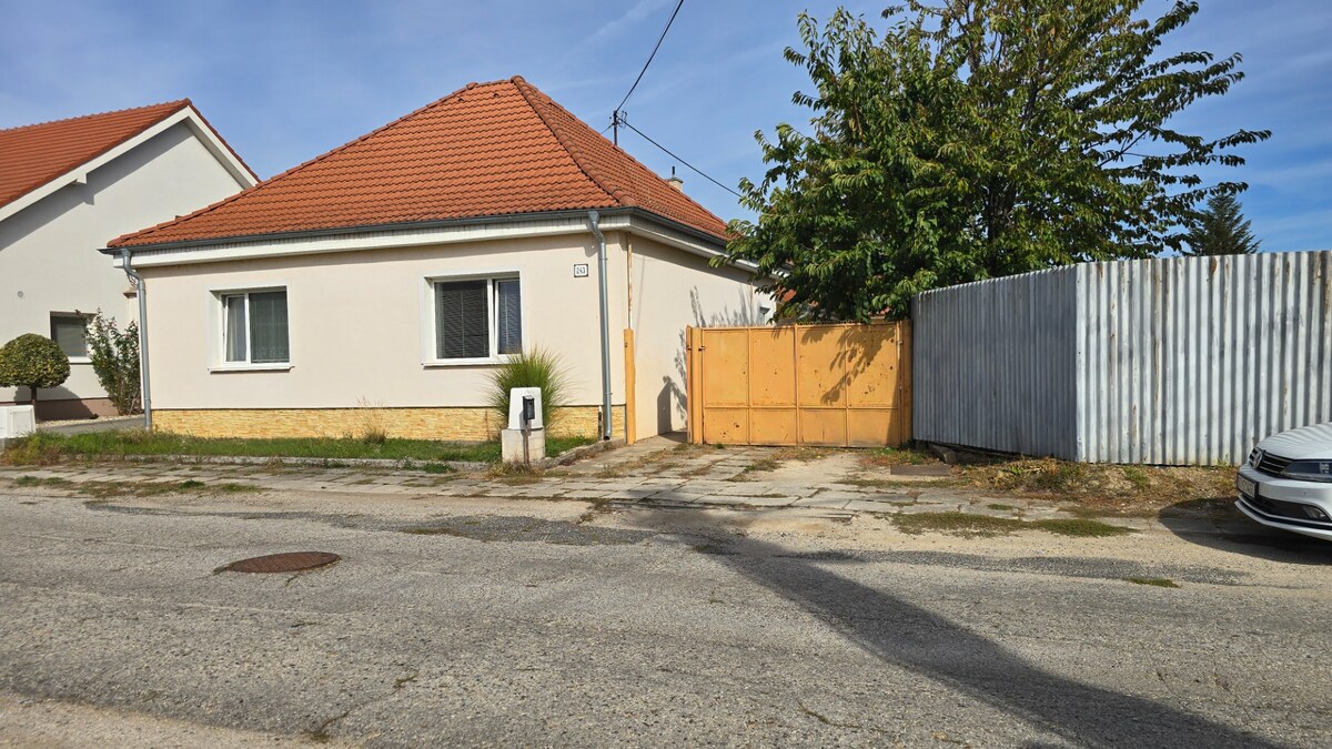 NOVINKA! Rodinný dom s veľkorysým pozemkom 923 m², garážou – Dubovany — foto 7