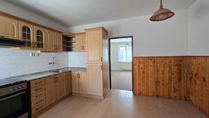 NOVINKA! Rodinný dom s veľkorysým pozemkom 923 m², garážou – Dubovany — foto 10
