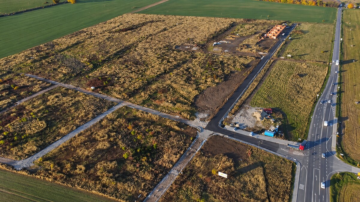 STAVEBNÝ POZEMOK 819 m2 PIEŠŤANY - DRAHOVCE, Jozefov dvor — foto 3