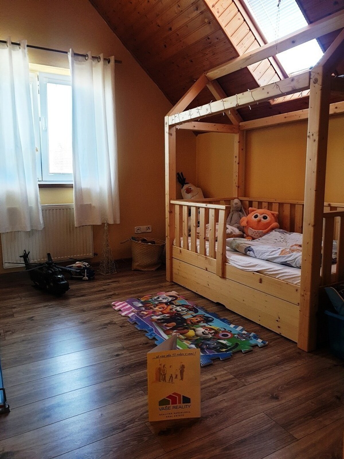 Zariadený rodinný dom s garážou a letnou kuchyňou - Dolné Srnie — foto 24