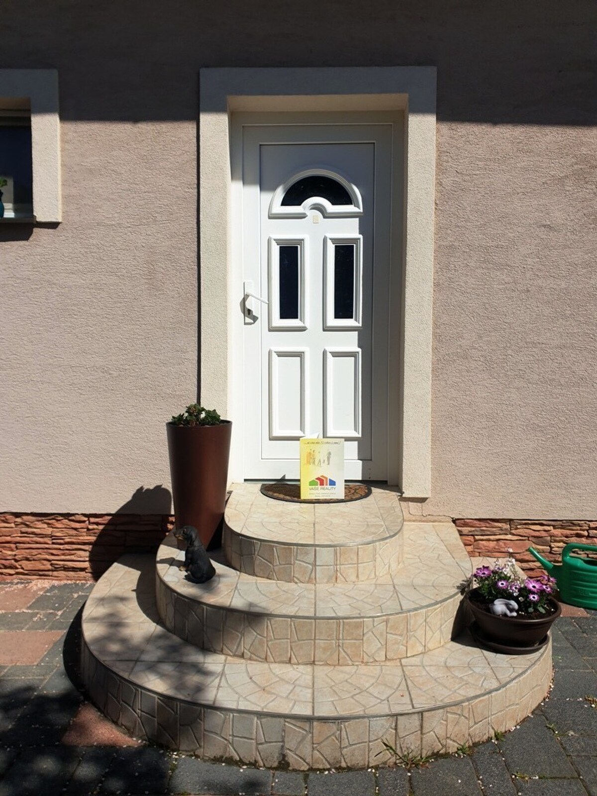 Zariadený rodinný dom s garážou a letnou kuchyňou - Dolné Srnie — foto 4