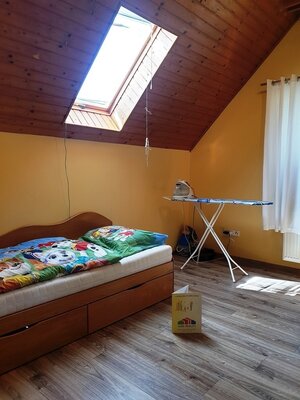 Zariadený rodinný dom s garážou a letnou kuchyňou - Dolné Srnie — foto 23