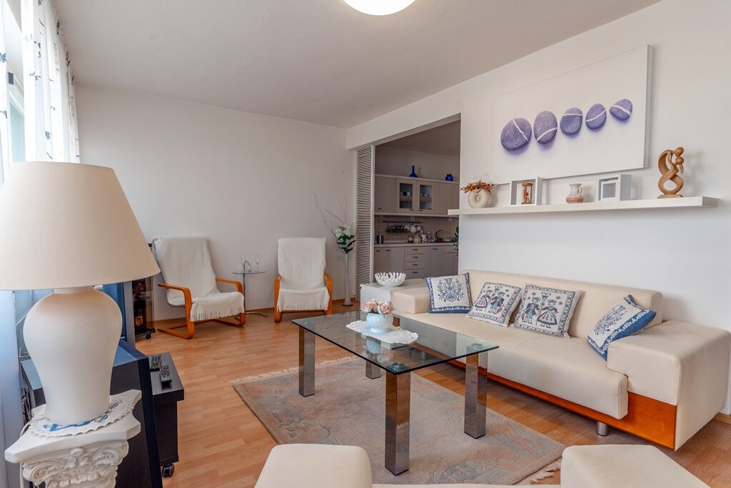 Na prenájom priestranný 3-izbový byt s lodžiou, 101 m², od 10 / 2026 — foto 3