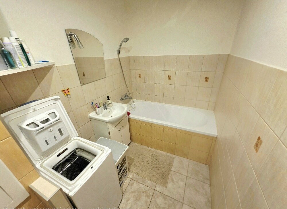 4 izbový byt Bánovce nad Bebravou /CENTRUM - STRED / 80 m2/ PIVNICA — foto 8