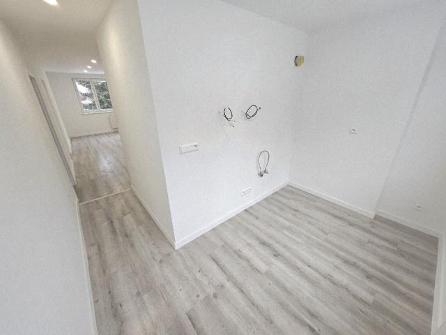 3 izbový byt Bánovce nad Bebravou /CENTRUM/65 m2 / BALKÓN/ PIVNICA — foto 7