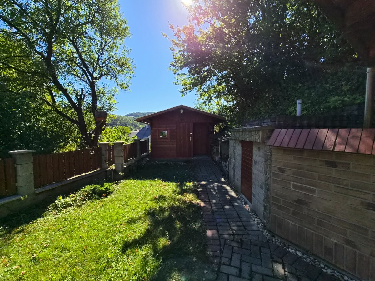 Víkendová chalupa Mikušovce, pozemok 281m2 — foto 9