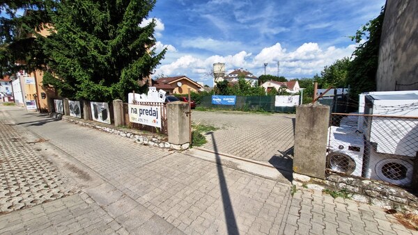 Na predaj stavebný pozemok o výmere 678 m2 - ul. Piešťanská, NMnV