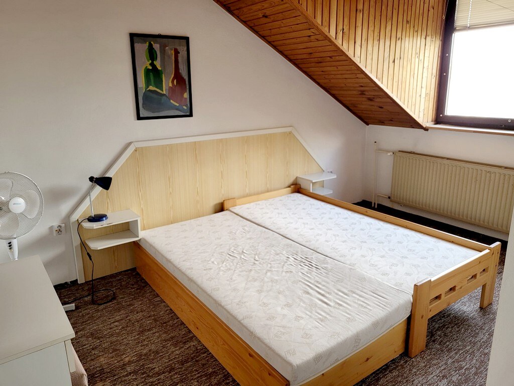 Na prenájom 2 izbový byt s parkovaním Pod Párovcami, Piešťany. — foto 2