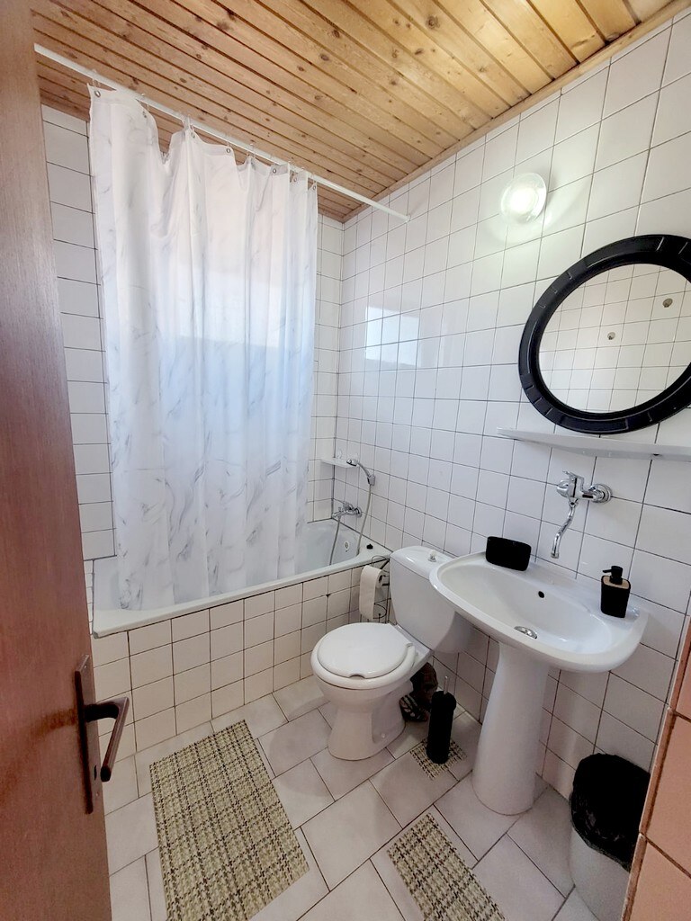 Na prenájom 2 izbový byt s parkovaním Pod Párovcami, Piešťany. — foto 7