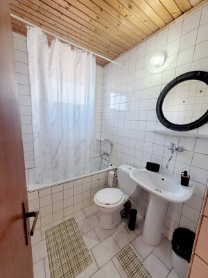 Na prenájom 2 izbový byt s parkovaním Pod Párovcami, Piešťany. — foto 7