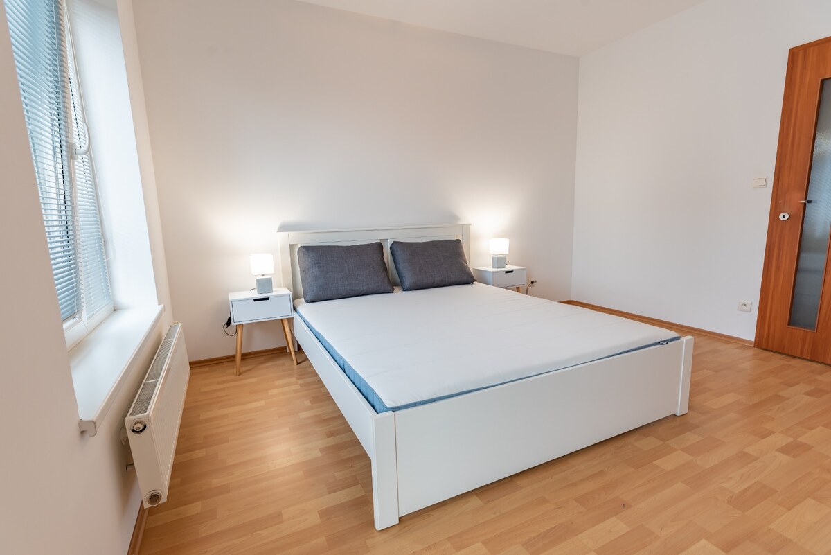 Na prenájom luxusný 2-izbový byt + 2 balkóny, 73 m², garážové státie, — foto 8