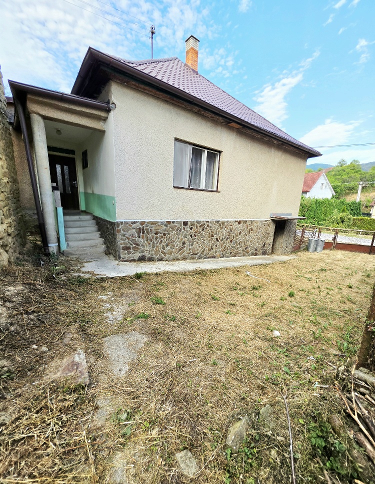 Rodinný dom s krásnym pozemkom v obci Kšinná /POZEMOK 831 m2 — foto 14