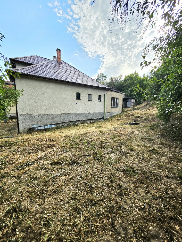 Rodinný dom s krásnym pozemkom v obci Kšinná /POZEMOK 831 m2 — foto 17