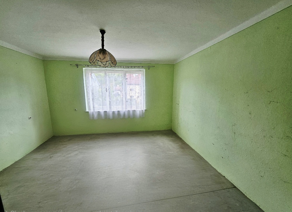 Rodinný dom s krásnym pozemkom v obci Kšinná /POZEMOK 831 m2 — foto 7