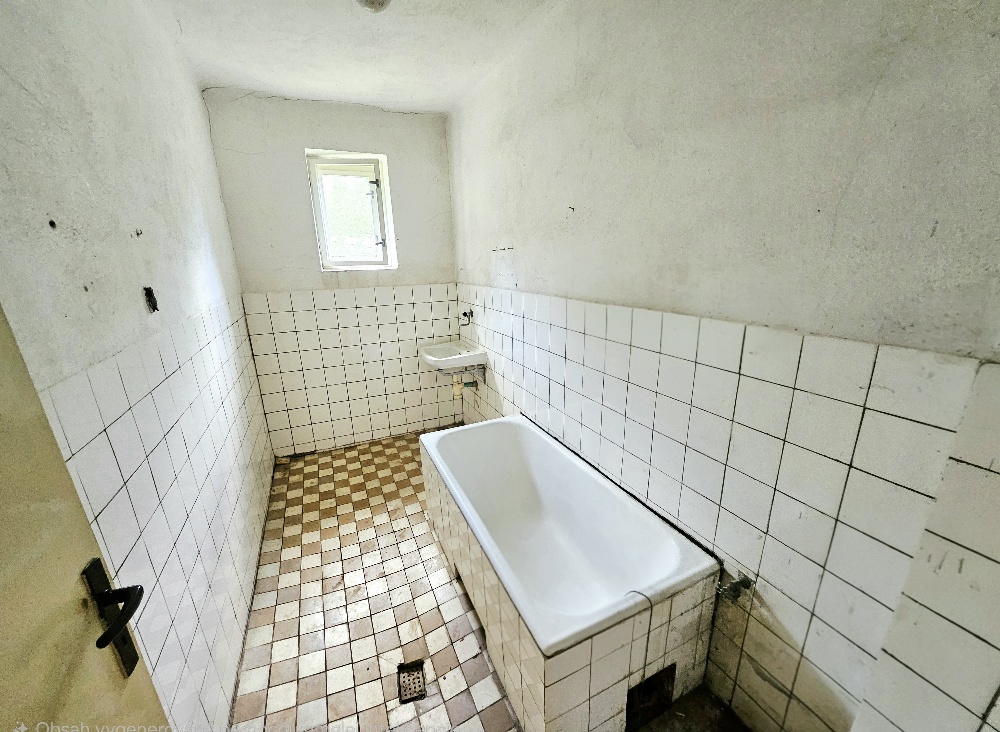 Rodinný dom s krásnym pozemkom v obci Kšinná /POZEMOK 831 m2 — foto 10