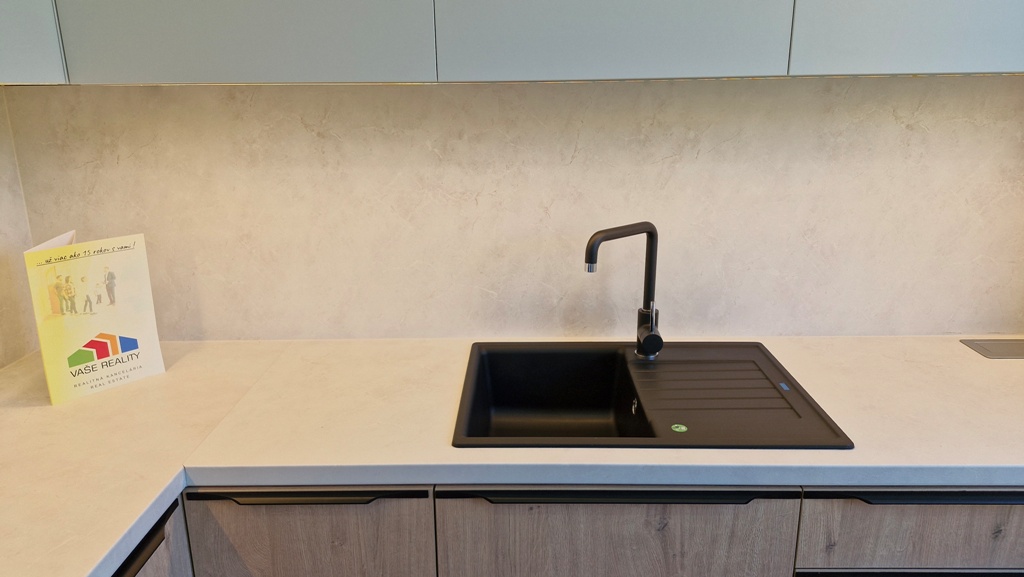 Na predaj 3-izbový byt s balkónom po rozsiahlej rekonštrukcií - NMnV — foto 2