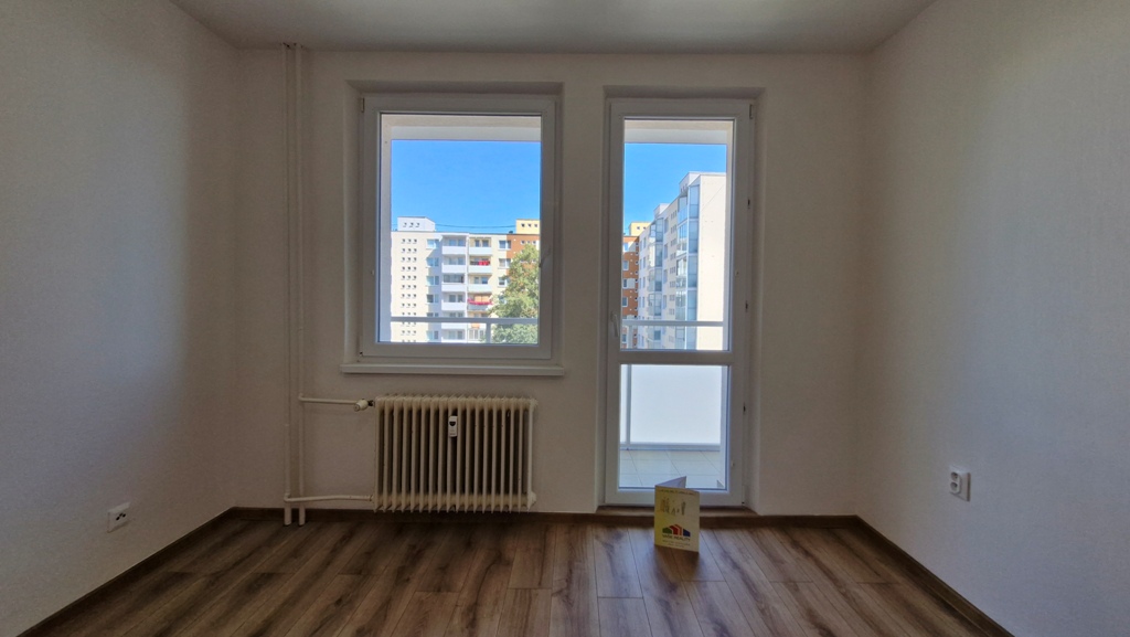 Na predaj 3-izbový byt s balkónom po rozsiahlej rekonštrukcií - NMnV — foto 13