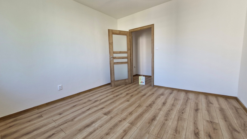 Na predaj 3-izbový byt s balkónom po rozsiahlej rekonštrukcií - NMnV — foto 19