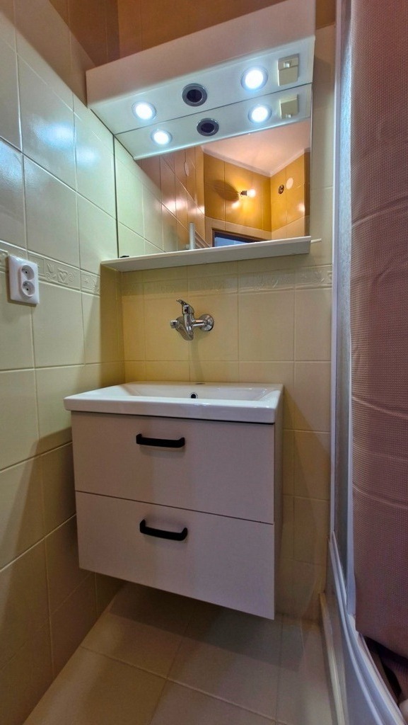 Na predaj 3-izbový byt s balkónom po rozsiahlej rekonštrukcií - NMnV — foto 29