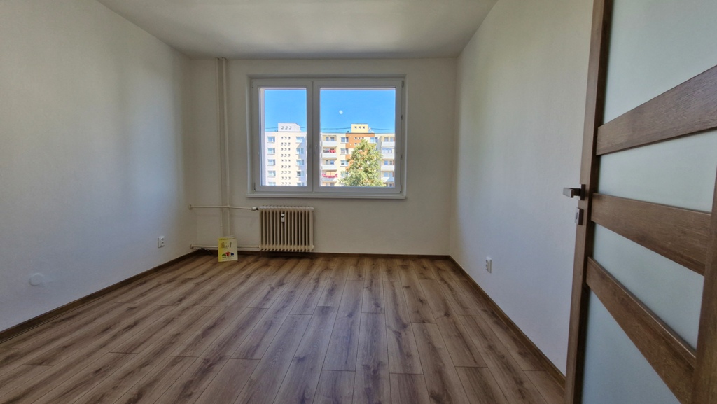 Na predaj 3-izbový byt s balkónom po rozsiahlej rekonštrukcií - NMnV — foto 18