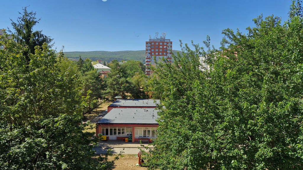 Na predaj 3-izbový byt s balkónom po rozsiahlej rekonštrukcií - NMnV — foto 33