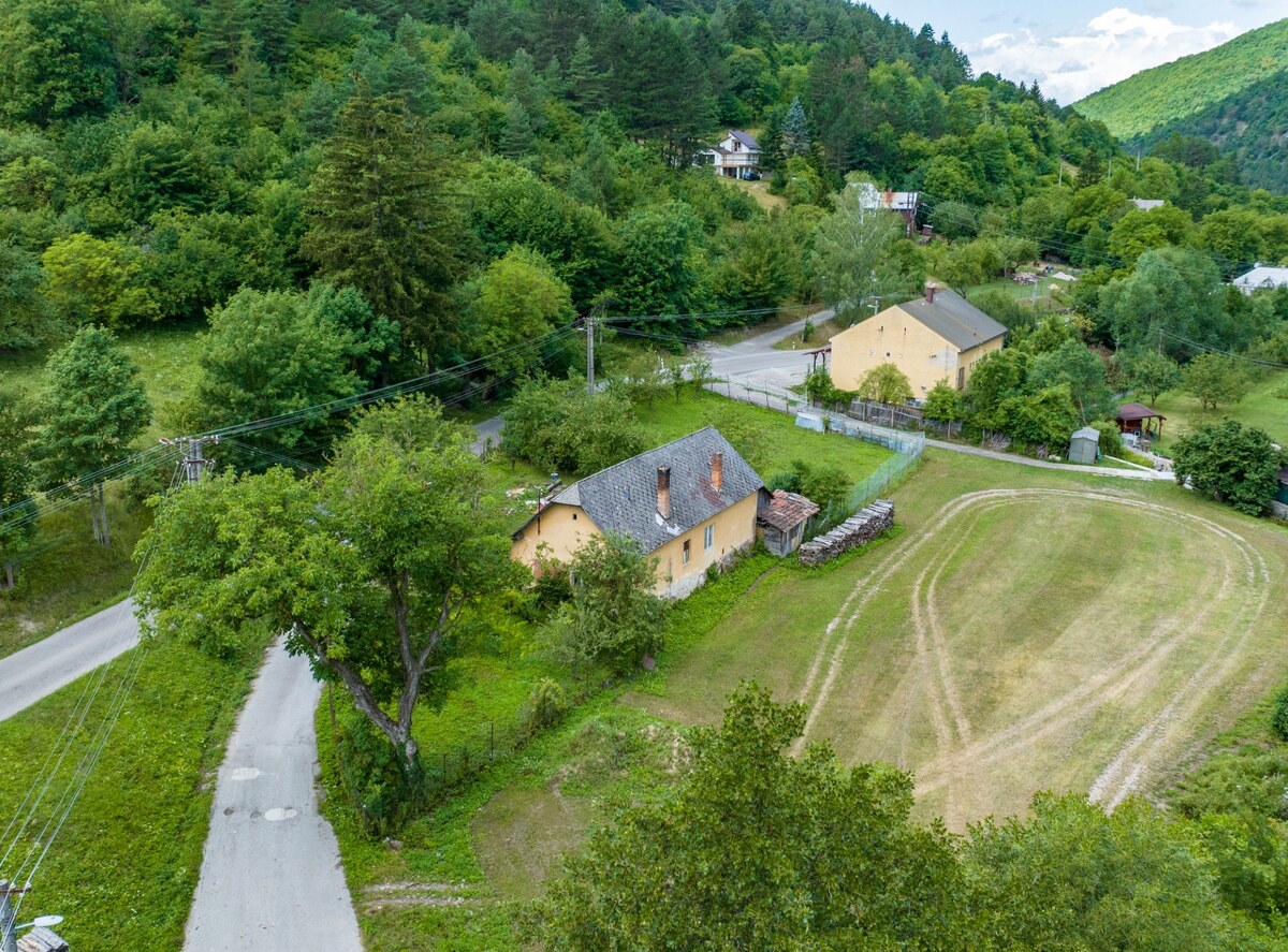 PREDANÉ** Pozemok 1308 m2 s Rodinným domom Košecké Podhradie