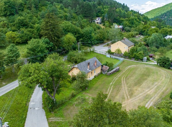 PREDANÉ** Pozemok 1308 m2 s Rodinným domom Košecké Podhradie