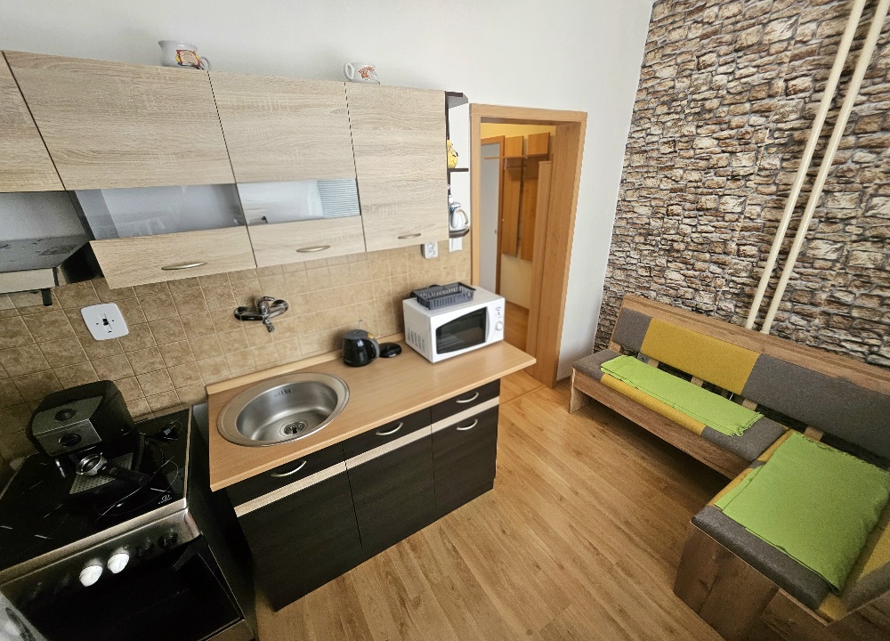 1 izbový byt Bánovce nad Bebravou /CENTRUM/LOGGIA/ZARIADENÝ/ 33m2 — foto 2