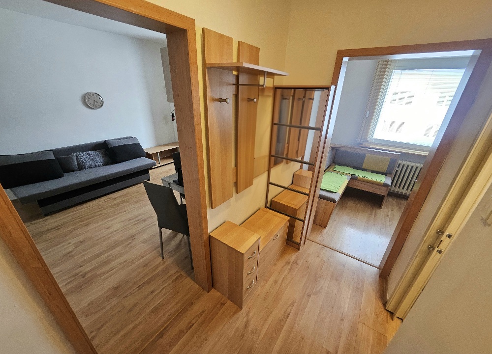 1 izbový byt Bánovce nad Bebravou /CENTRUM/LOGGIA/ZARIADENÝ/ 33m2 — foto 3