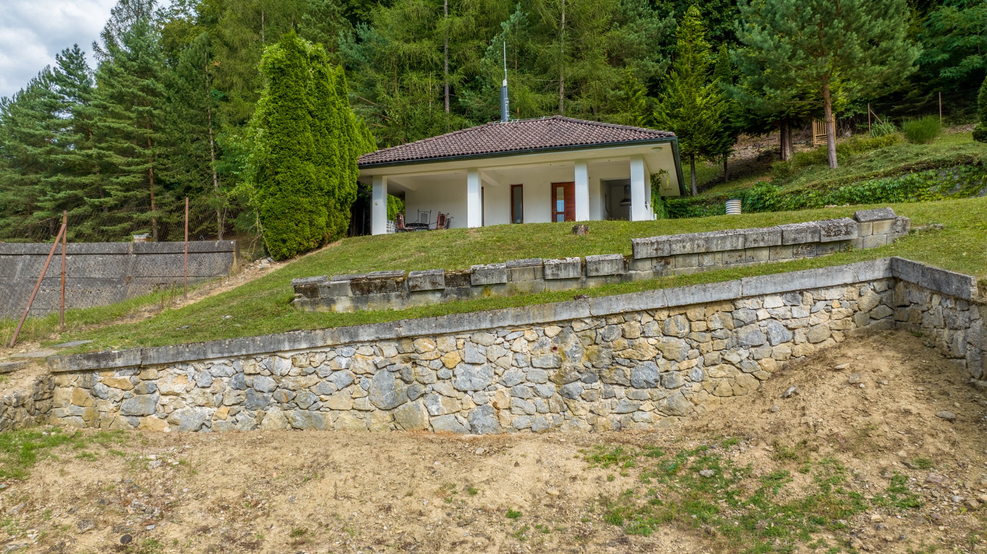 Stavebný pozemok s panoramatickým výhľadom Trenčianske Teplice 2259m2 — foto 3