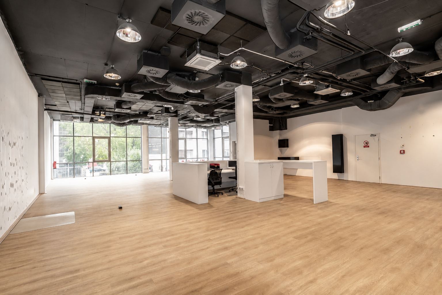 Na prenájom reprezentatívny  priestor 231 m² –  Dunajská ulica - BA -I — foto 2