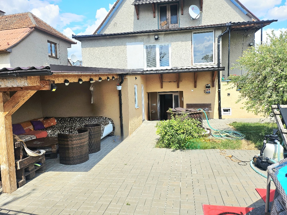 RODINNÝ DOM- VEĽKÉ CHLIEVANY- POZEMOK 1001 m2- 5 IZBOVÝ — foto 8
