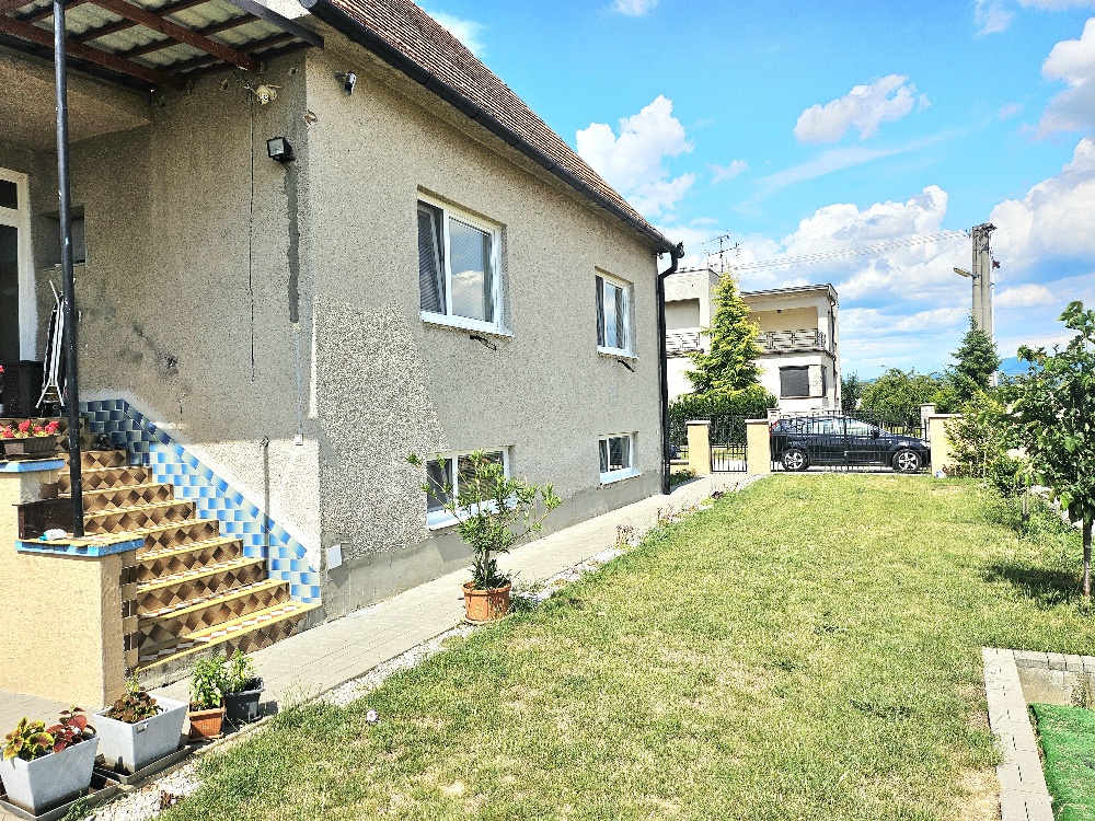 RODINNÝ DOM- VEĽKÉ CHLIEVANY- POZEMOK 1001 m2- 5 IZBOVÝ — foto 10