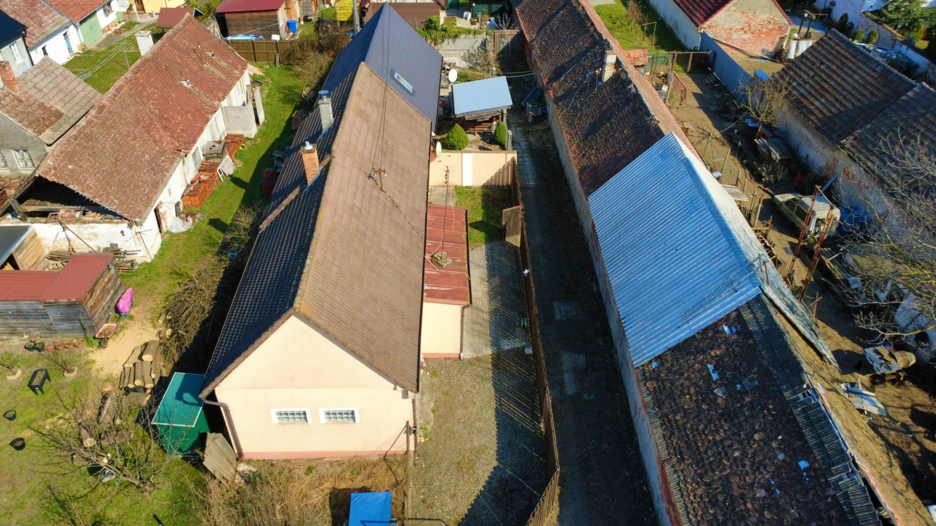 Útulný rodinný dom s garážou a krbom v pokojnej obci Závod – len 45 km — foto 16