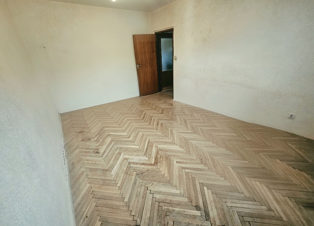 2,5 izbový byt Bánovce nad Bebravou/CENTRUM-STRED/PLASTOVÉ OKNÁ — foto 2