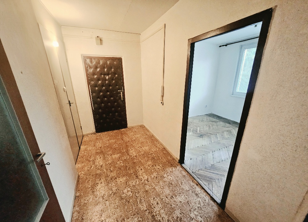 2,5 izbový byt Bánovce nad Bebravou/CENTRUM-STRED/PLASTOVÉ OKNÁ — foto 6