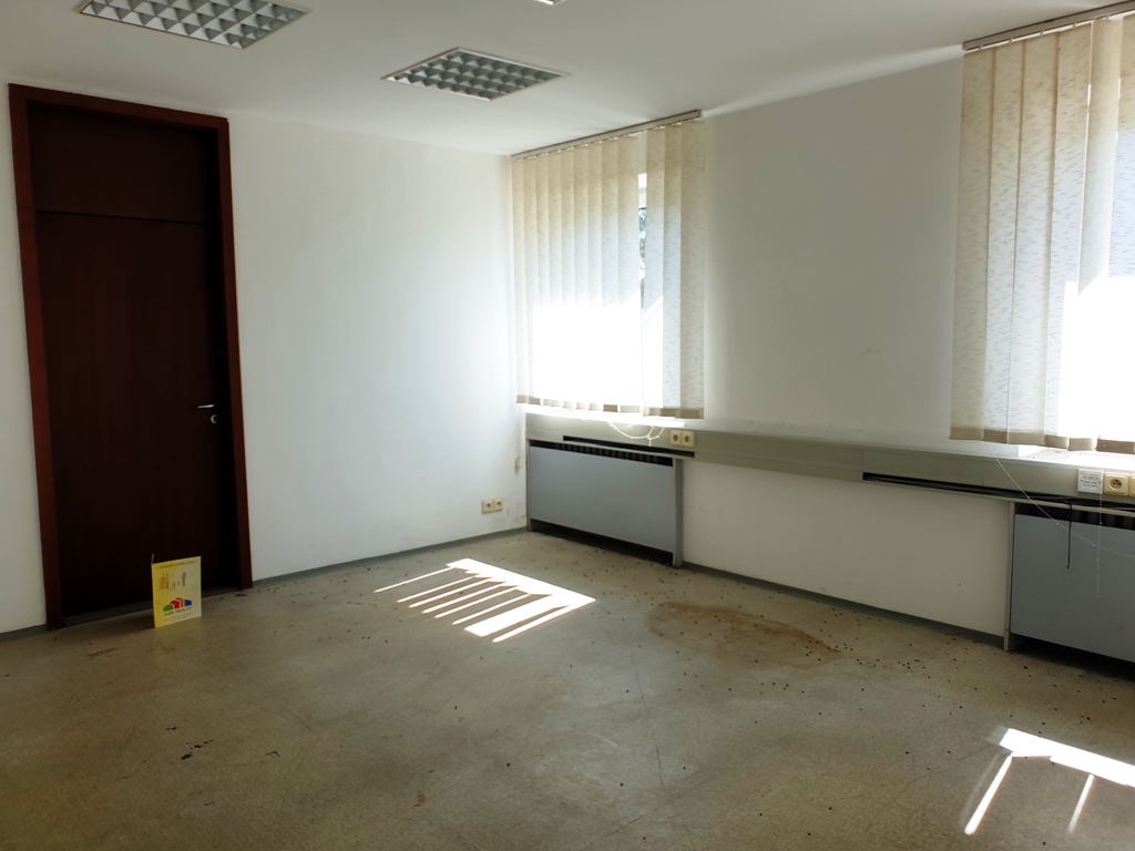 Administratívna budova so sklad. priestormi 1200 m2 - Tr. Bohuslavice — foto 25