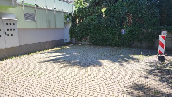 Prenájom parkovacieho miesta, blízke centrum-Piešťany