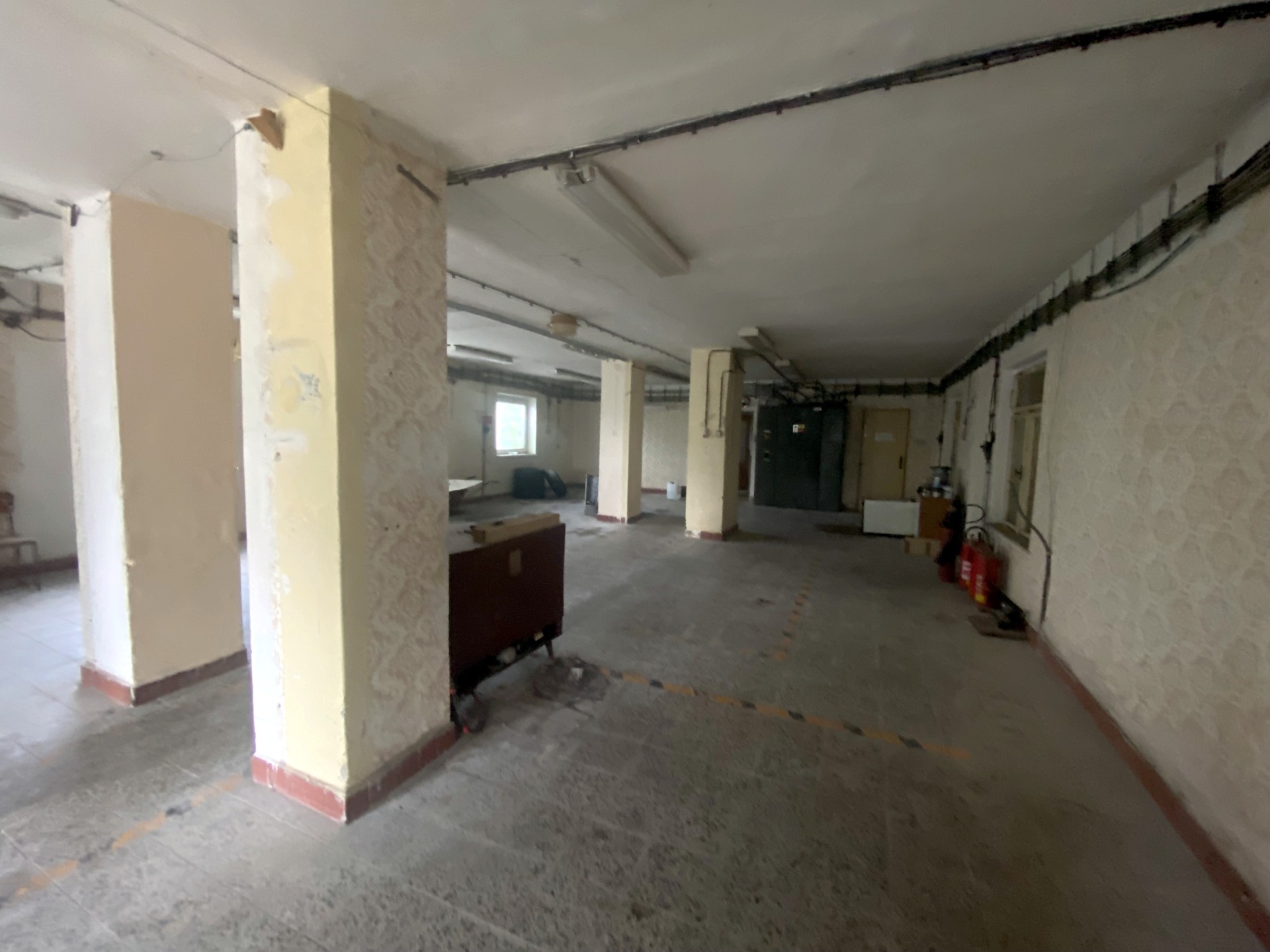Komerčná budova - Ilava - centrum mesta — foto 3