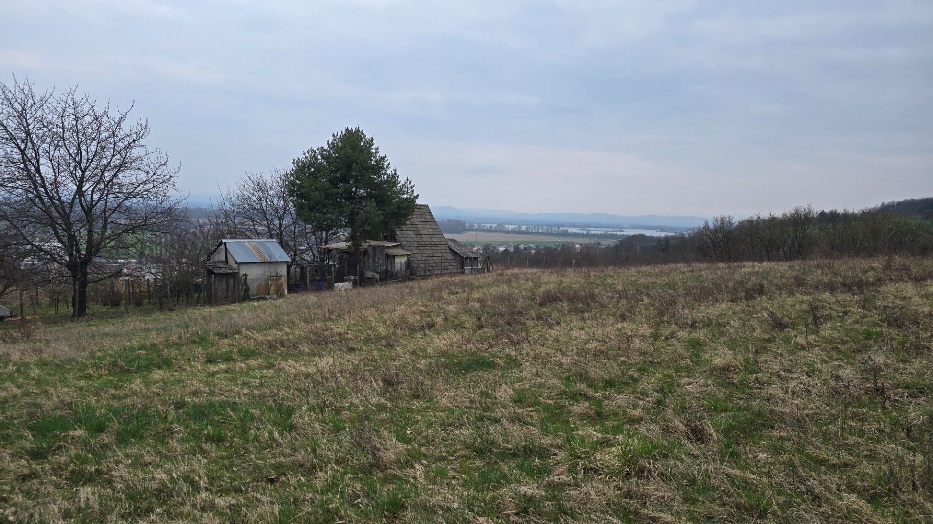 Pozemok s chatkou a nádherným výhľadom v Sokolovciach | 645 m² | elekt — foto 5