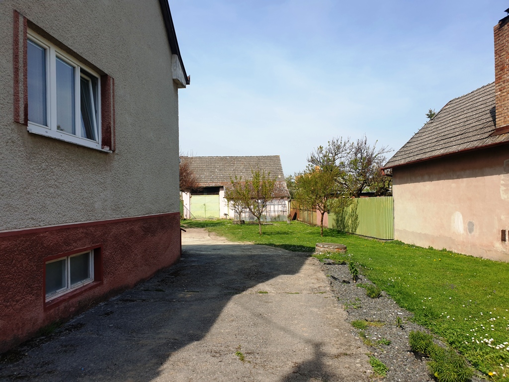 2-podlažný rodinný dom 320 m2 s pozemkom 1518 m2 - Bzince p. Javorinou — foto 3