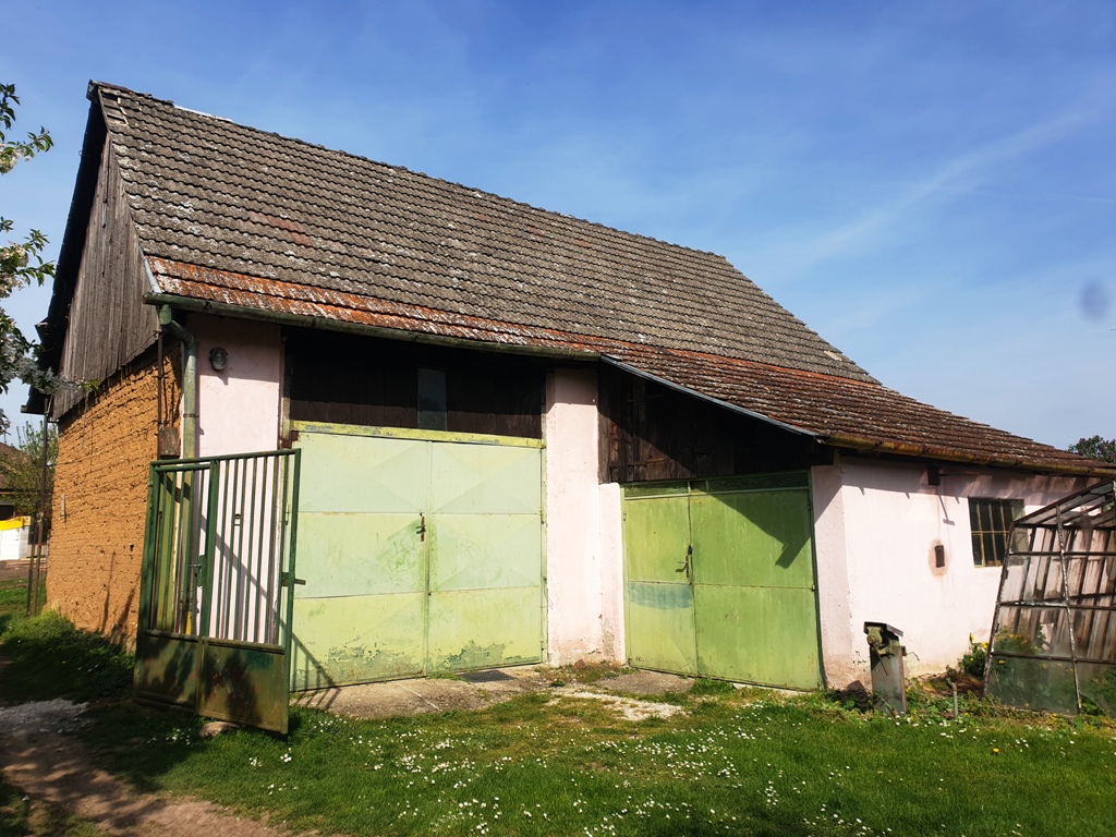 2-podlažný rodinný dom 320 m2 s pozemkom 1518 m2 - Bzince p. Javorinou — foto 38
