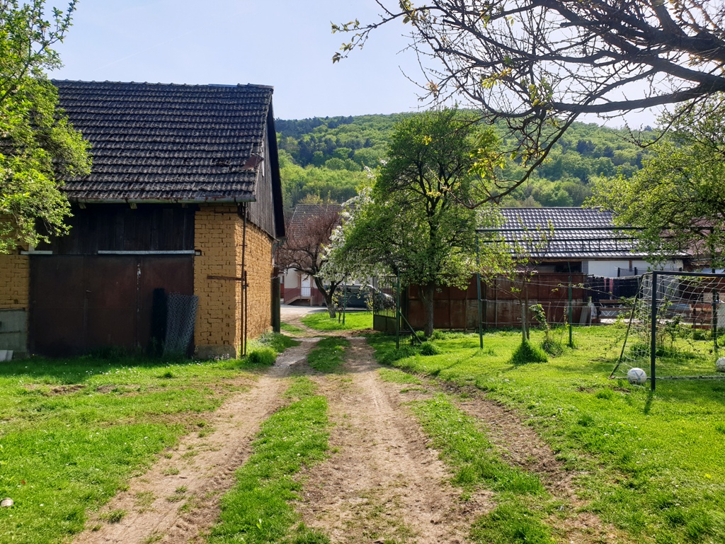 2-podlažný rodinný dom 320 m2 s pozemkom 1518 m2 - Bzince p. Javorinou — foto 40