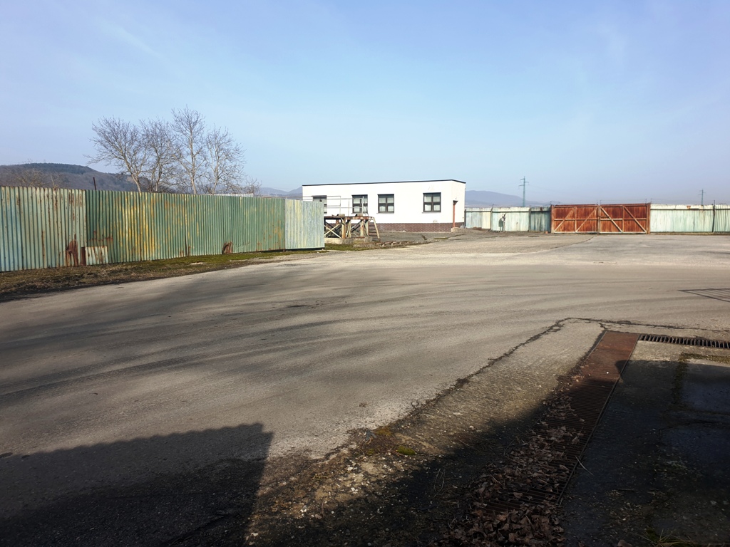 Na predaj areál 8700 m2 s halami 1510 m2 - Trenčianske Bohuslavice — foto 2