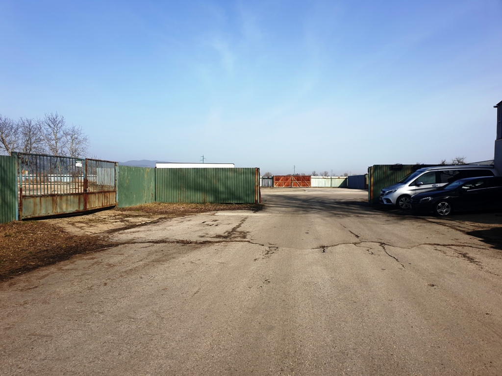 Na predaj areál 8700 m2 s halami 1510 m2 - Trenčianske Bohuslavice — foto 3