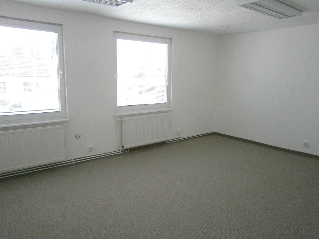 Prenájom kancelárskych priestorov-31m2, Vrbovská Cesta, Piešťany