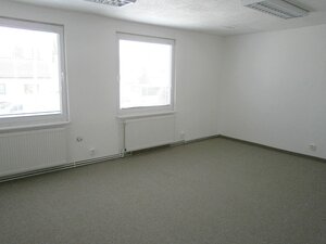 Prenájom kancelárskych priestorov-31m2, Vrbovská Cesta, Piešťany — foto 1