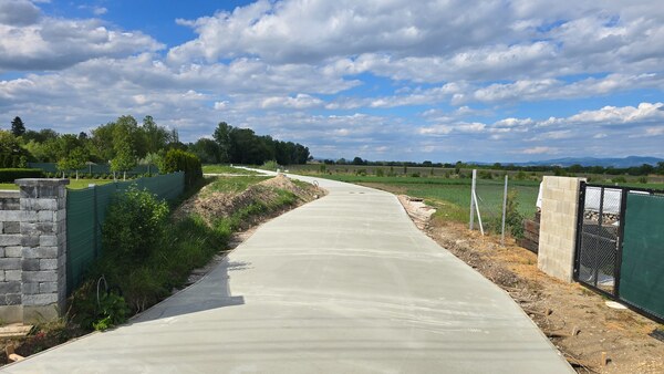 STAVEBNÝ POZEMOK 561 M² BOROVCE *VIDEO* /ELEKTRINA, VODA, KANALIZÁCIA/
